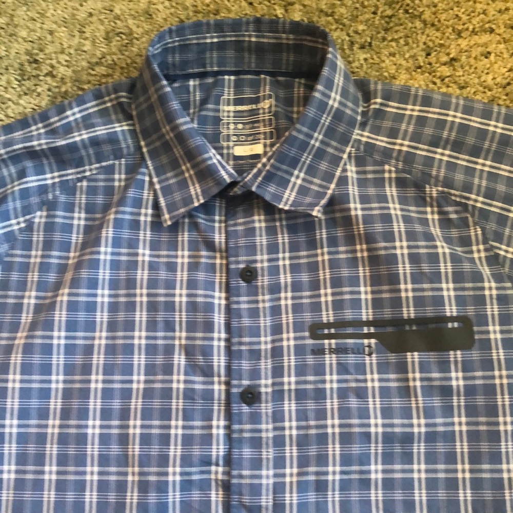 Men’s button down L Merrell shirt